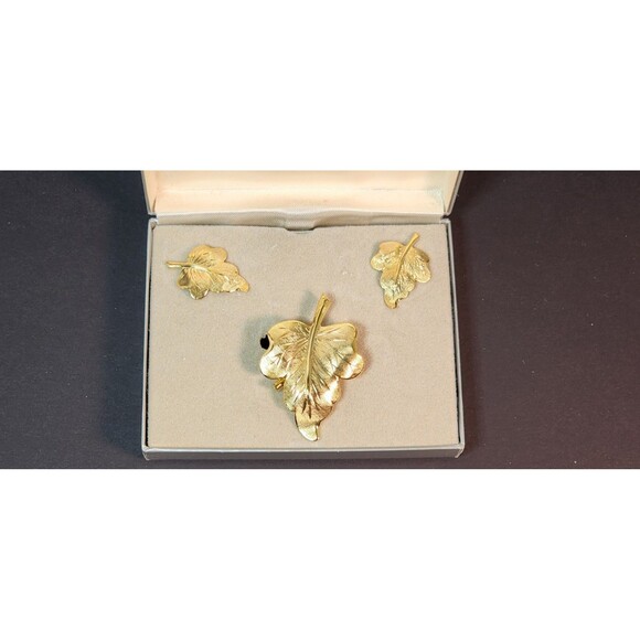 Vintage Tacoa Leaf Earrings And Brooch Set Gold Tone In Original Box Beautiful - Picture 12 of 13